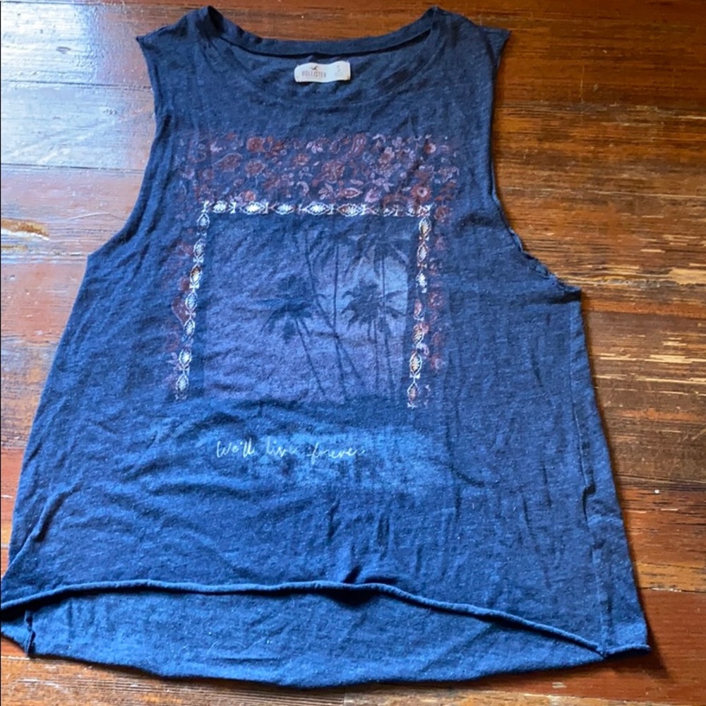 Women’s Hollister tank